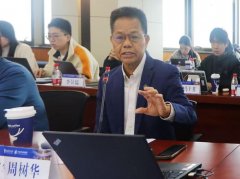 他梳理了生工智能正在范畴的多样化使用